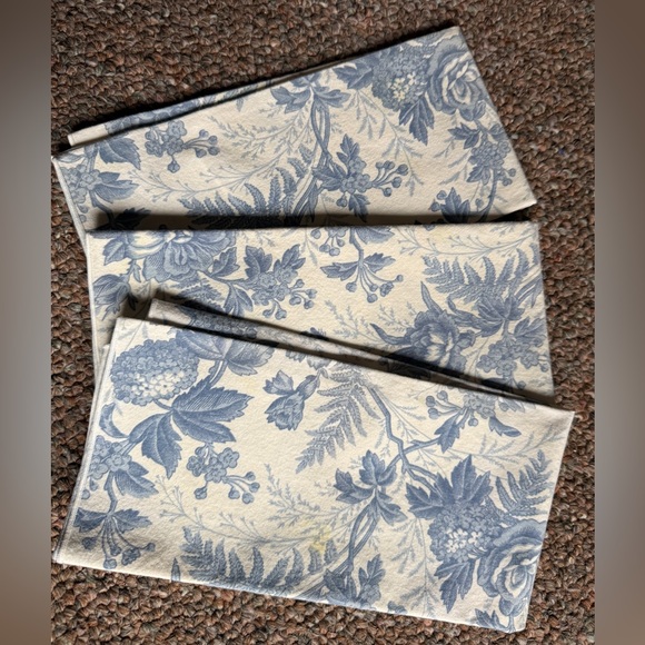 Vera Bradley Other - Three Vera Bradley Blue Toile Cotton Napkins on Cream background. New W/O tags.
